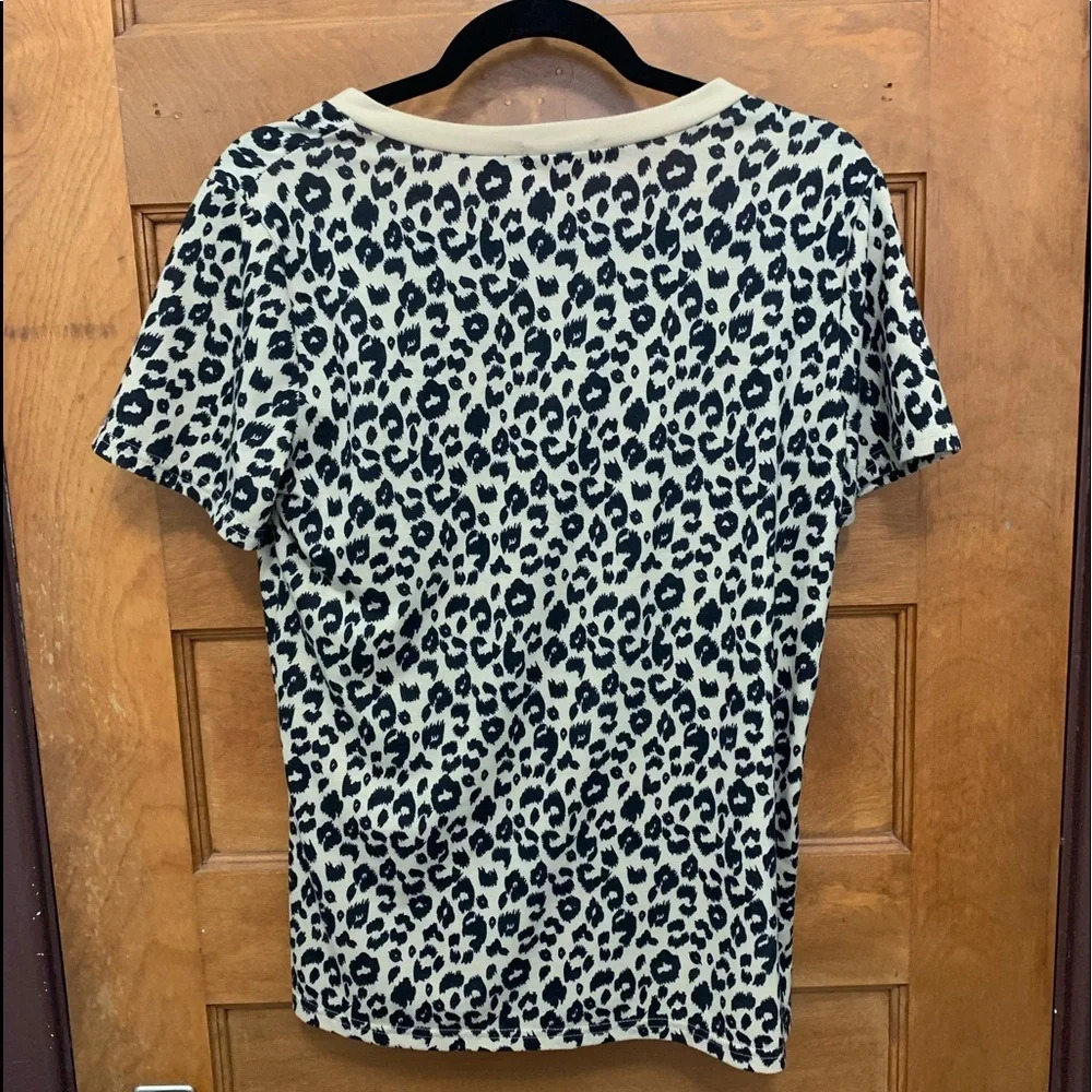 Blooming Jelly V-Neck Leopard Tee - Picture 7 of 7